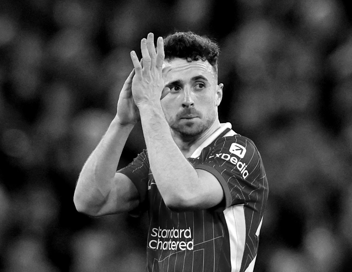 Diogo Jota qua đời, Ronaldo và huyền thoại của MU với Liverpool tiếc thương